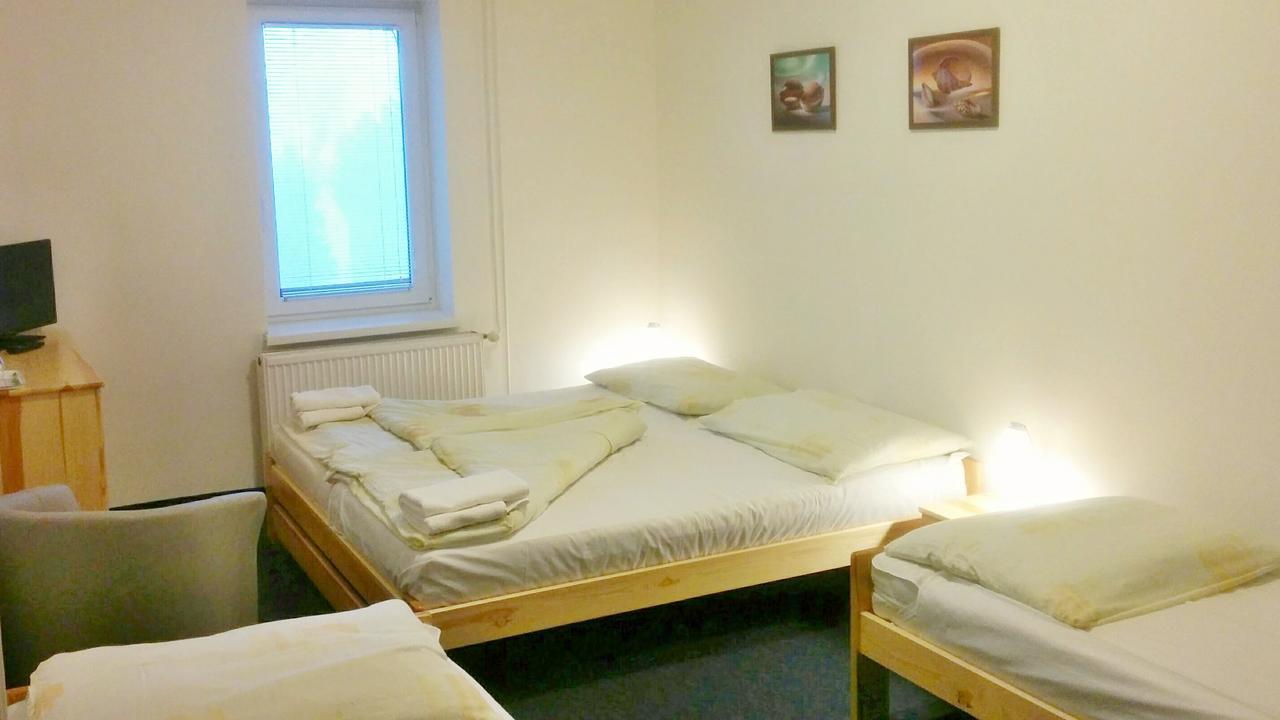Hostinec U Pejska A Kocicky Mariánské Lázně Eksteriør bilde